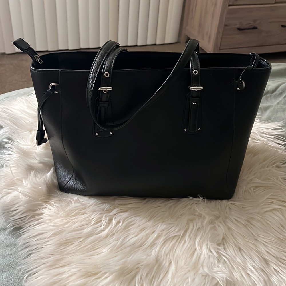 Black Michael Kors bag. - Picture 2 of 7